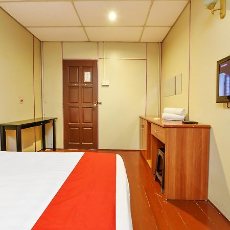 Oyo 90627 Pulau Ketam Inn Кланг Екстериор снимка